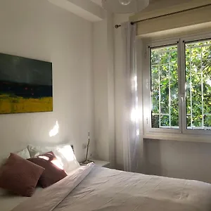 Apartment Lovely 2 With Small Garden, Mailand